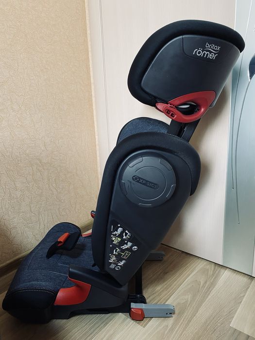 Автокресло-Бустер Britax-Romer Kidfix 2 S Blue Marble с 3 до 12 лет