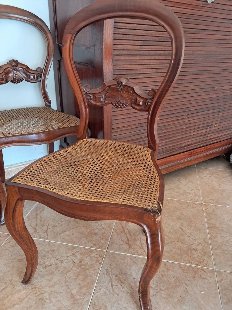 Cadeiras de palhinha centenárias