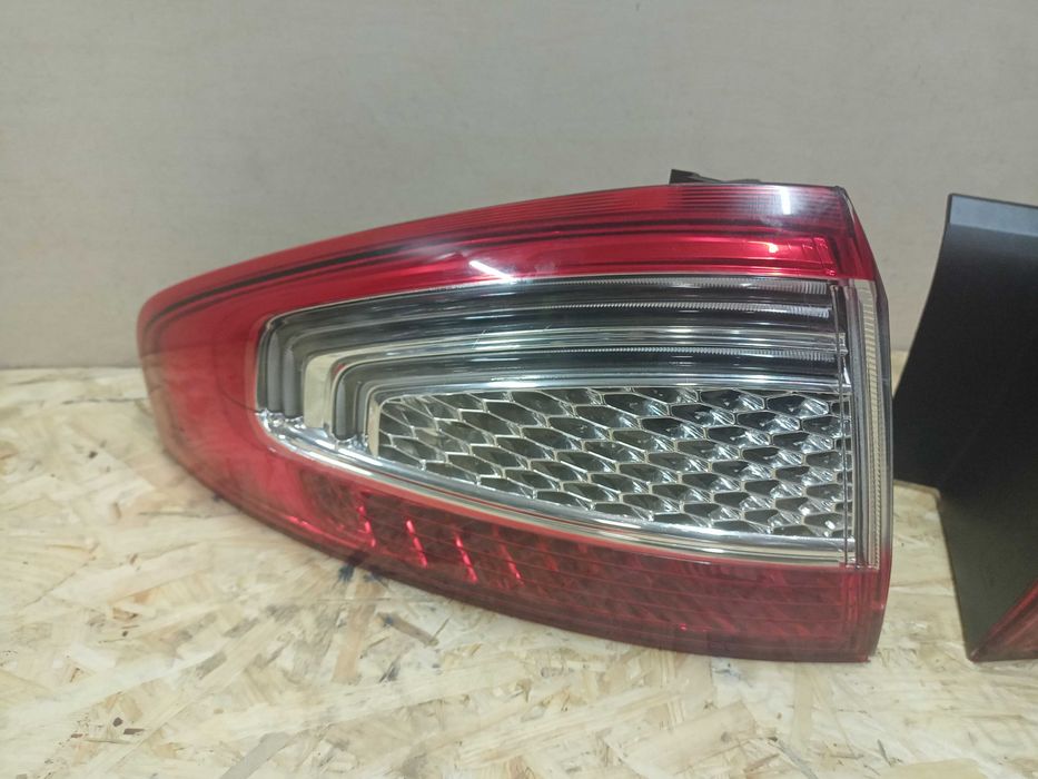 Ford Mondeo MK4 FL lift lampa prawa lewa hatchback tył tylna oryginał