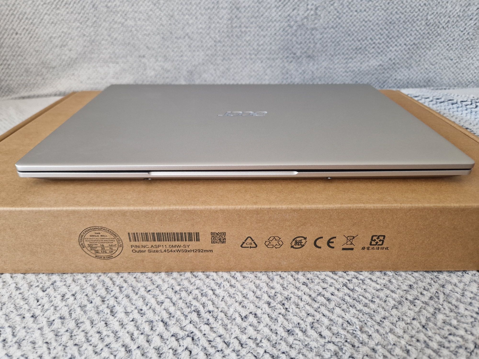 Laprop Acer Swift 3 14" AMD Ryzen 7 8GB/512 BG Srebny