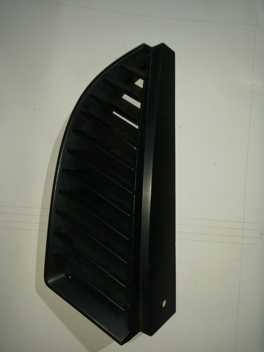 Решетка в бампер передний, правая Mitsubishi Lancer 9 (Лансер)