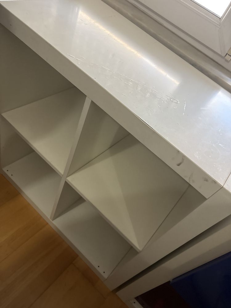 Parteleiras/comoda de 4 cubos ikea