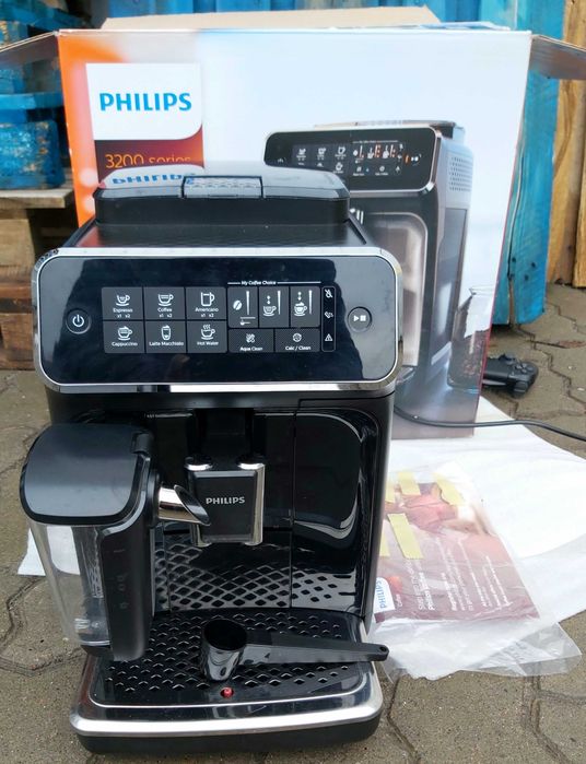 Кавомашина автоматична Philips EP3246 Series EP3241 молочник LatteGo