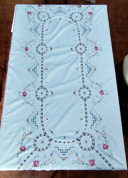 Toalha de mesa com padrão floral