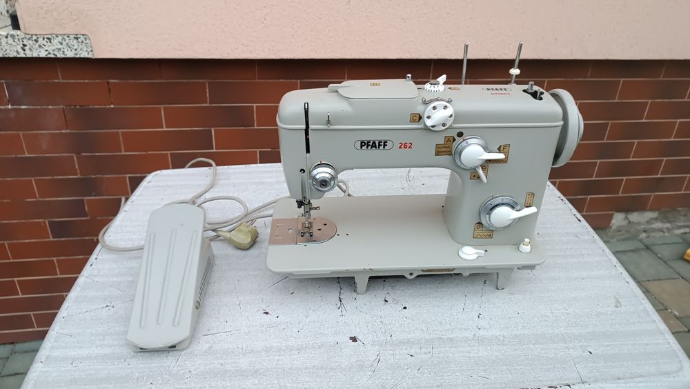 Швейна машина Pfaff  з Німеччини