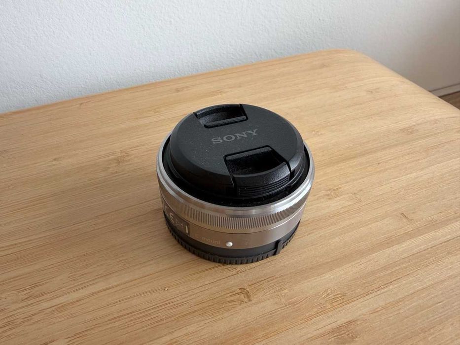 Lente Sony E-Mount 16mm F2.8