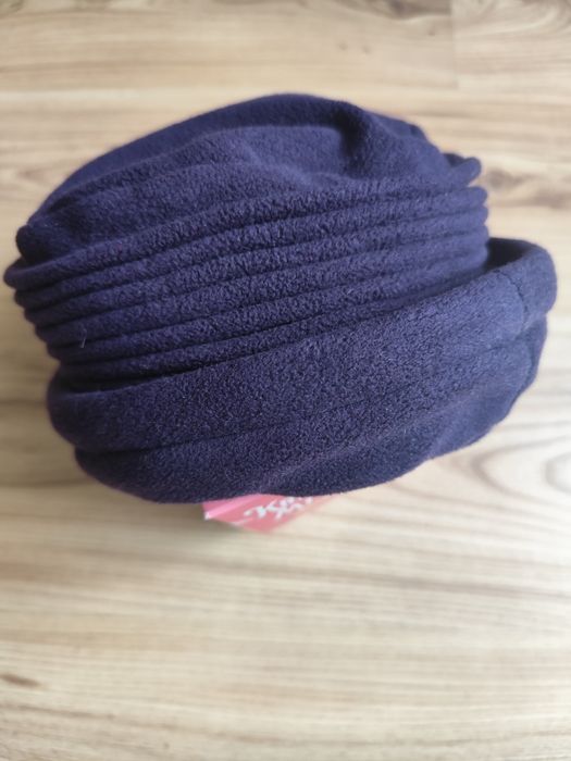 Fioletowy kapelusik damski