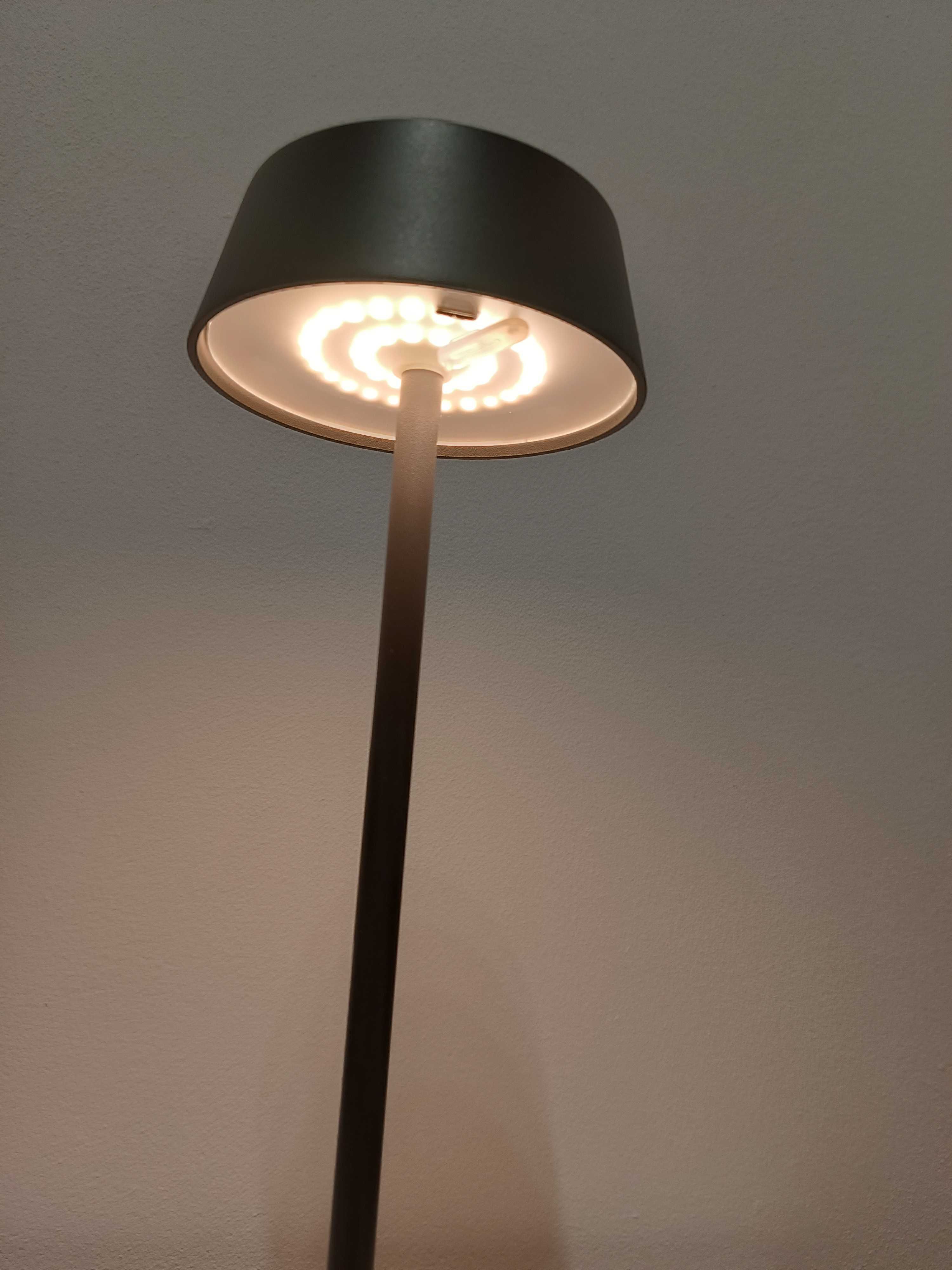 Bezprzewodowa lampa stołowa wodoodporna LED