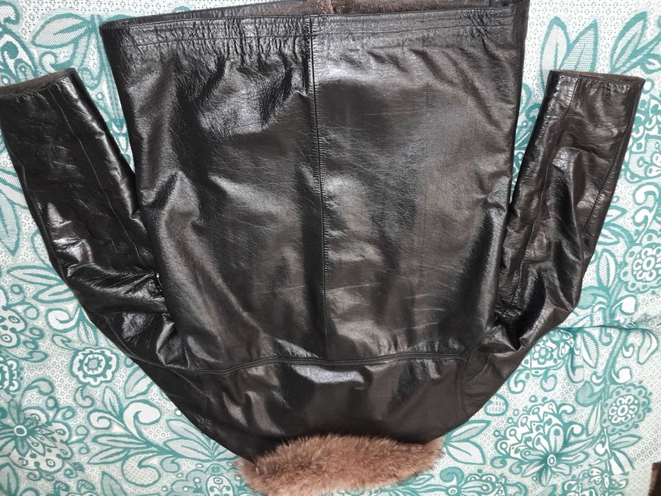 Шкіряна зимова курточка