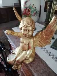 Anjo  em cerâmica coberto com folha de ouro.