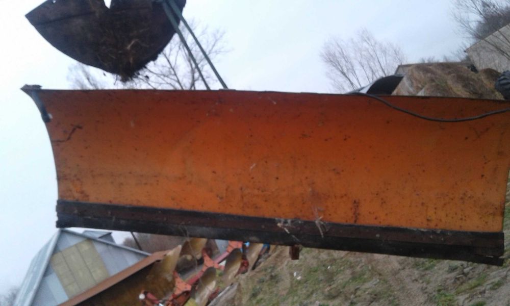 Pług do śniegu do ciągnika Massey Ferguson