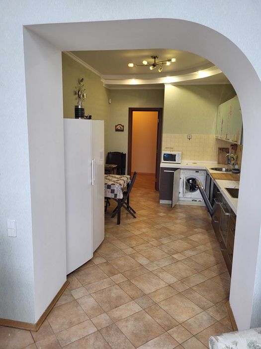 Здається в оренду 3к квартира, Оболонь, м. Мінська