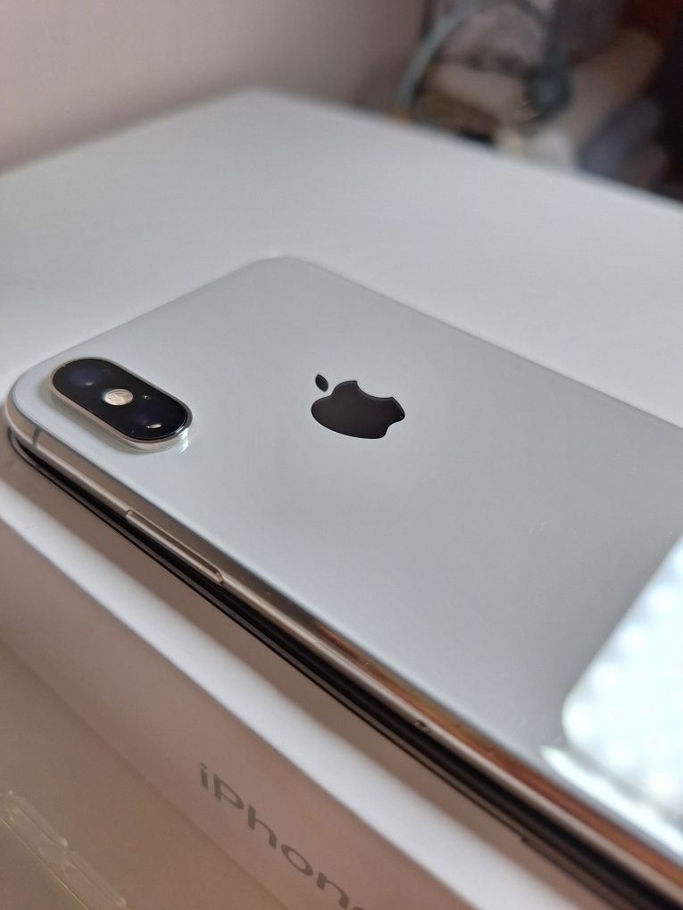 Smartfon Apple iPhone XS  64 GB srebrny