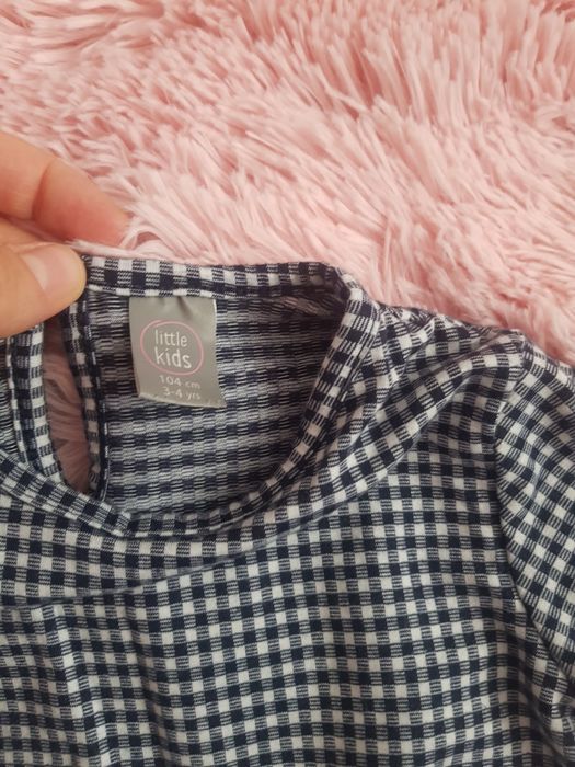 Sukienka w krate  r. 104