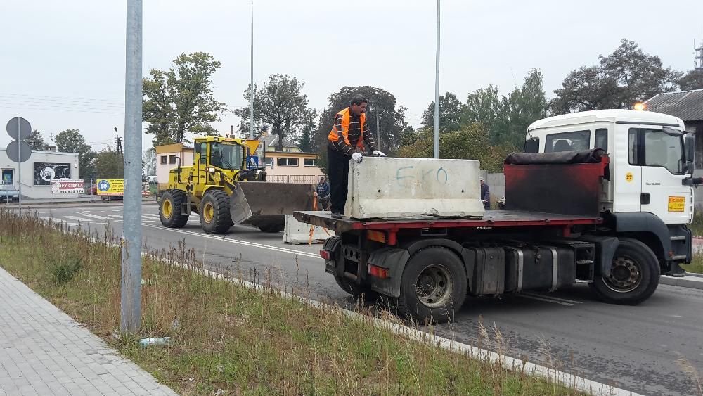 usługi koparka JCB CAT Ciechanów i okolice wykopy transport