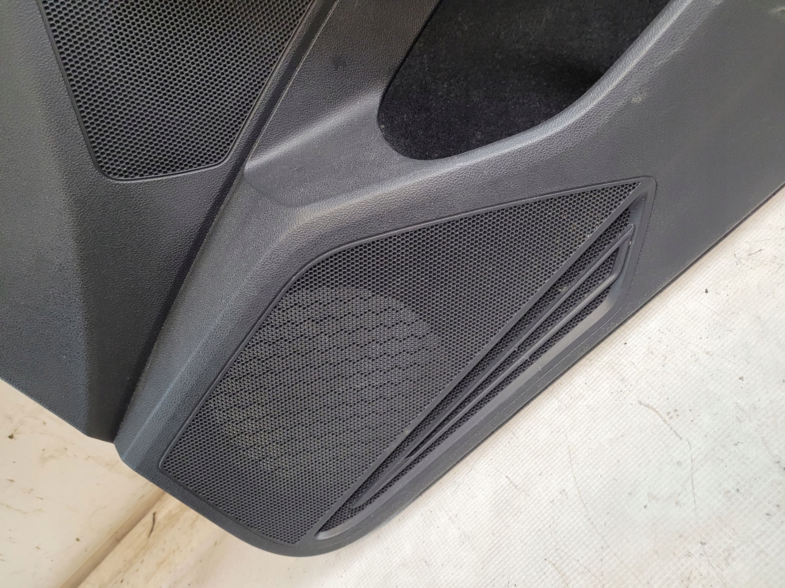 Boczek Tapicerka Klamka Drzwi Prawy przód VW Passat B8 Kombi 15r.