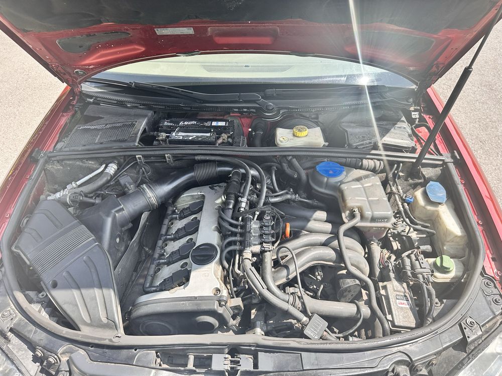 Audi Ауді a4b7 2.0 автомат (не варіатор)