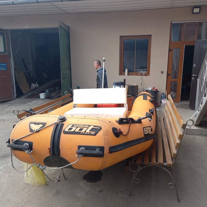 Лодка, човен Bat Italia 4.3 м