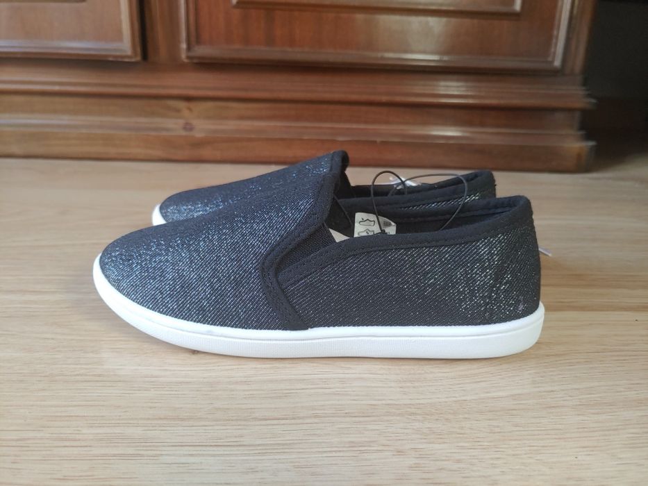 Sapatos de lona, tamanho 30, NOVOS com etiqueta