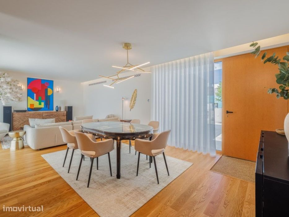 Moradia T4+1 Moderna que Define Elegância, Luxo e Conforto