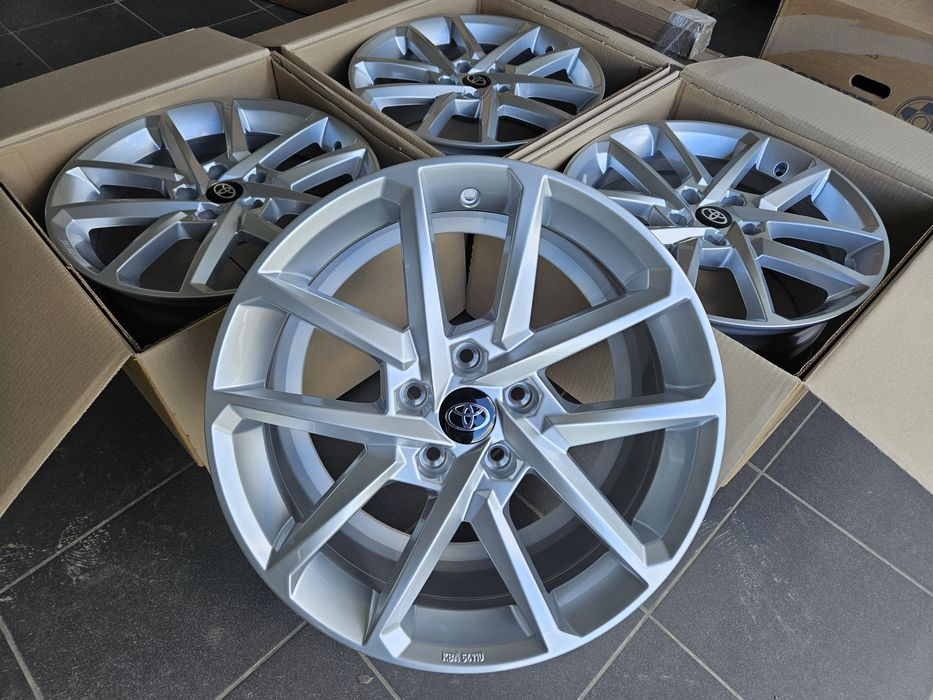 TOYOTA 18 " Nowe 5x114,3 Camry Avensis Auris RAV4 Felgi Srebrne Borbet