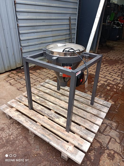 Przesiewacz wibracyjny farb proszkiwych