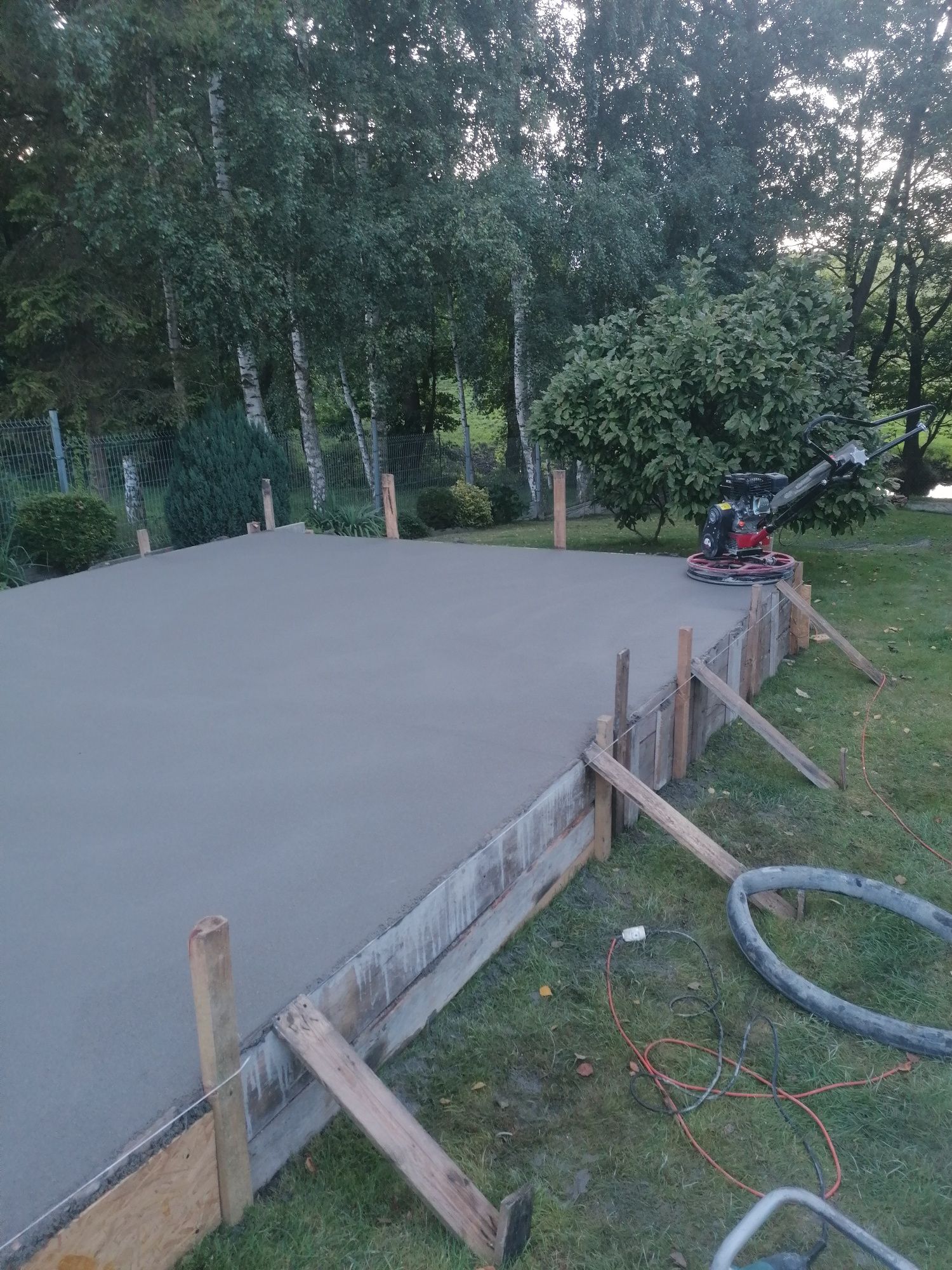 Firma. Posadzki betonowe, tynki maszynowe.Wylewka jastrych z mixokreta