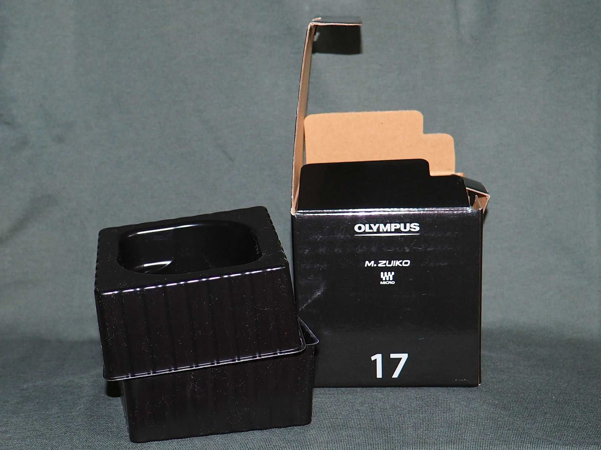 Pudełko, opakowanie na obiektyw Olympus M.Zuiko 17mm f1.8.