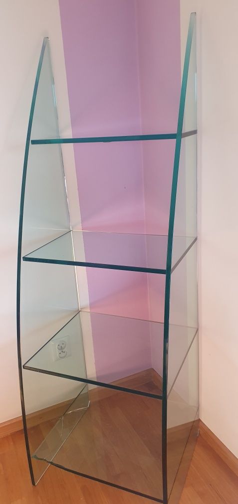 Elegancka szklana Gablota