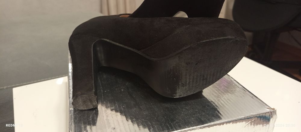 Buty na obcasie z platformą