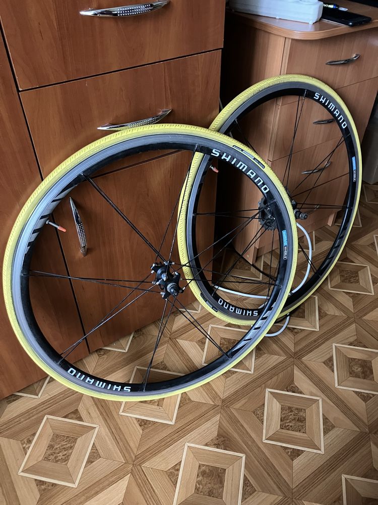 Продам вилсет Shimano WH-7700 Dura-Ace 16 спиц в хорошем состоянии.