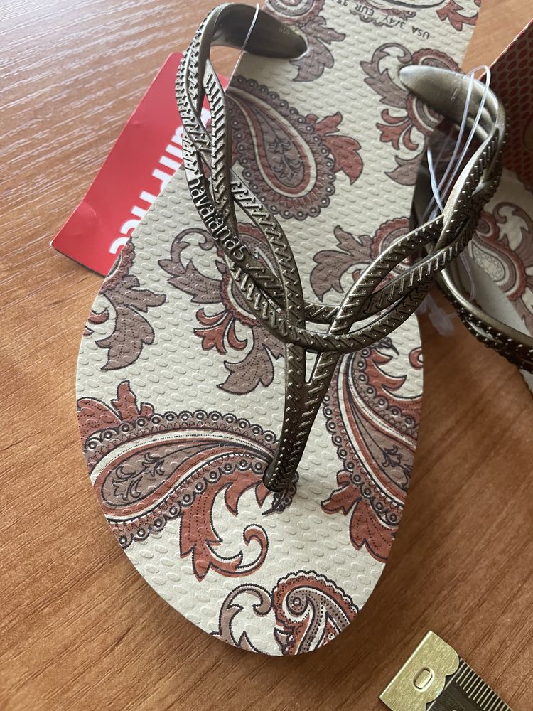 Dziewczece  japonki  havaianas