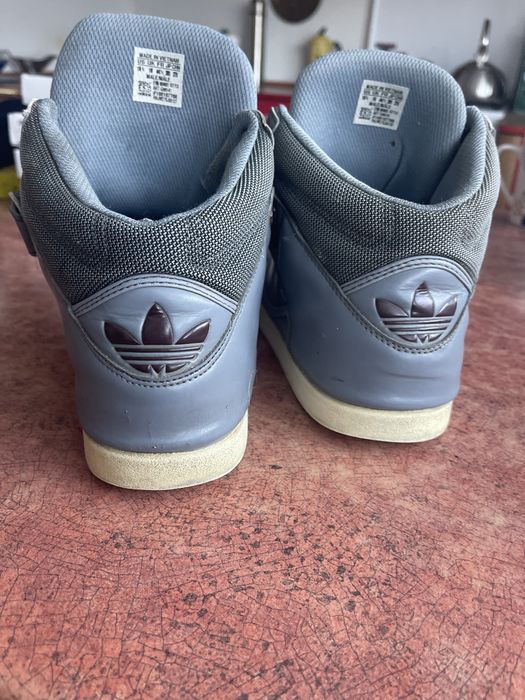 Adidas кросівки