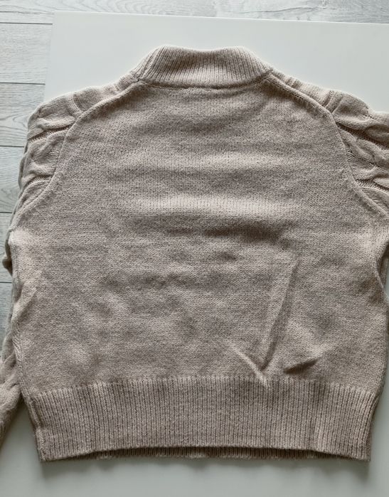 Beżowy sweter damski z dodatkiem wełny