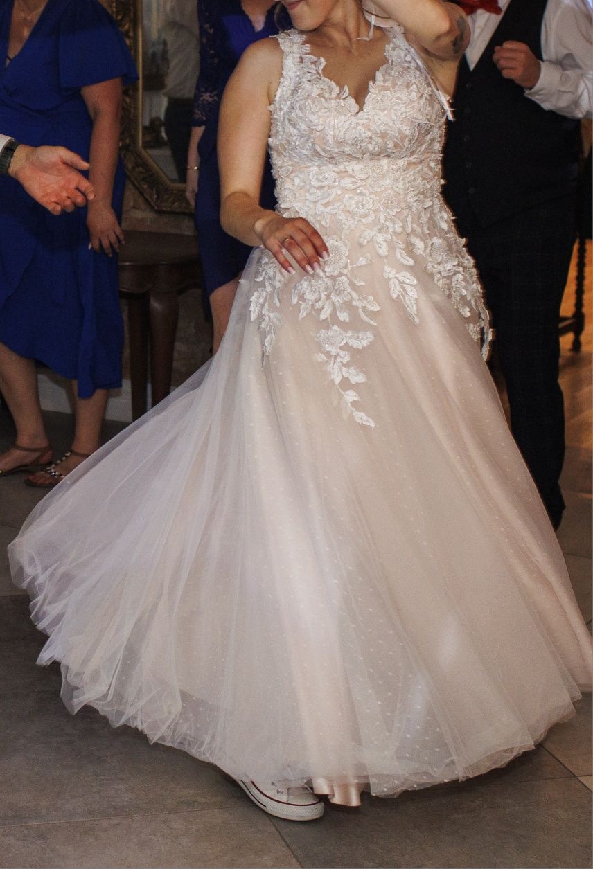 Piekna suknia ślubna