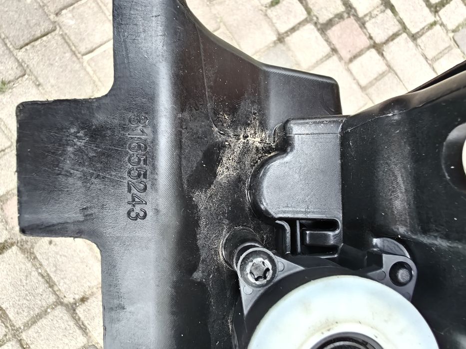 В наявності жалюзі нижні Volvo C40 XC40 RECHARGE оригінал