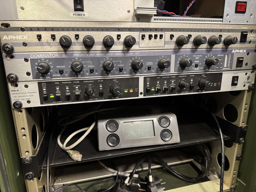 Przedwzmacniacz mikrofonowy Behringer PRE-Q legenda - TRAFO output