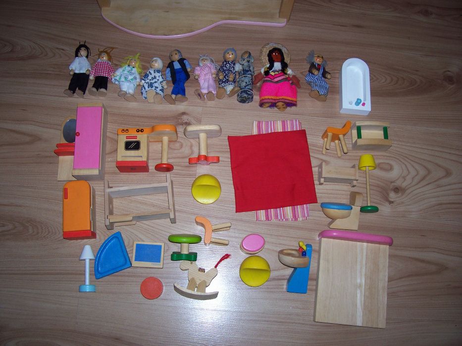 drewniany domek dla lalek + akcesoria+ lalki