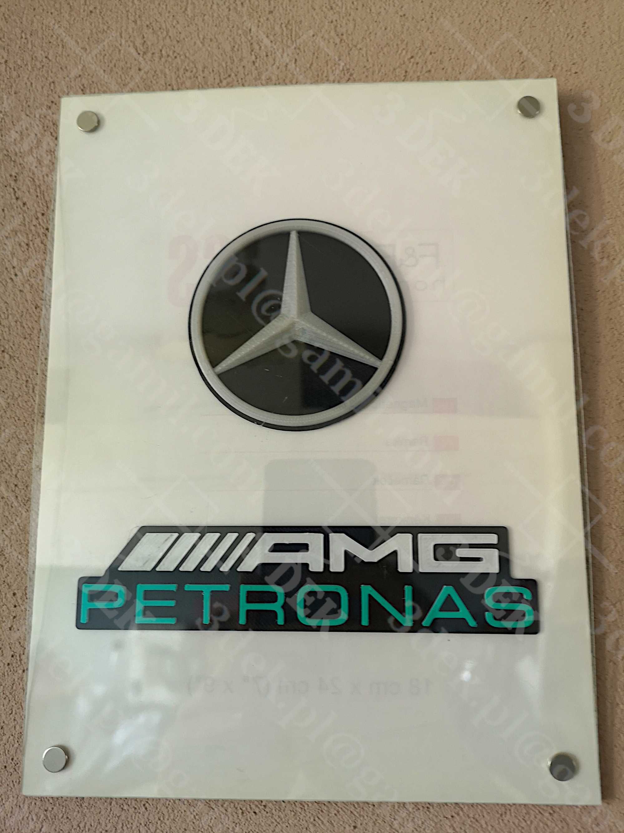 Dekoracje na tort dla fana marki Mercedes. AMG PETRONAS !!