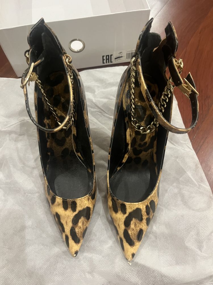 Stiletto 37 Guess