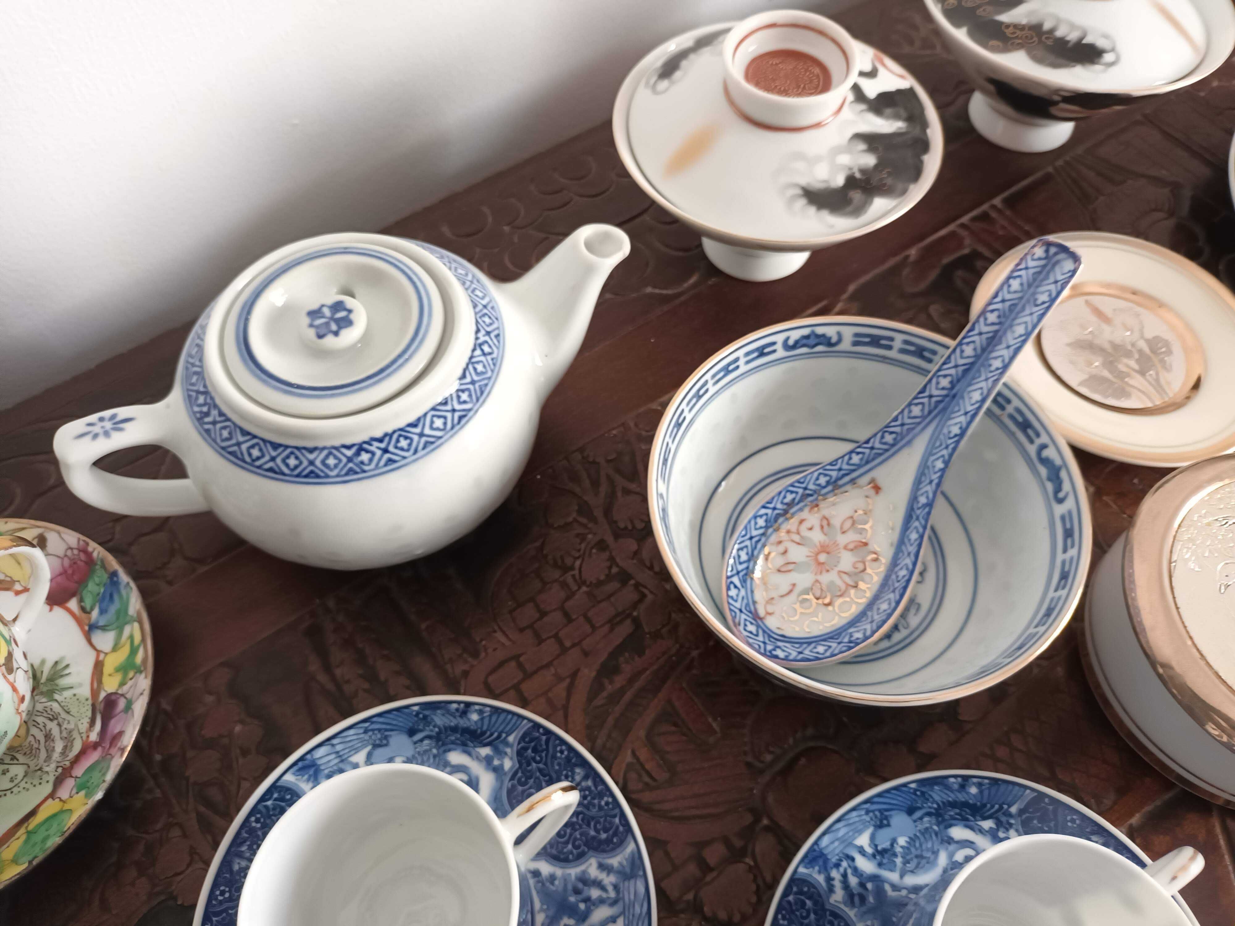 Peças em loiça japonesa e chinesa