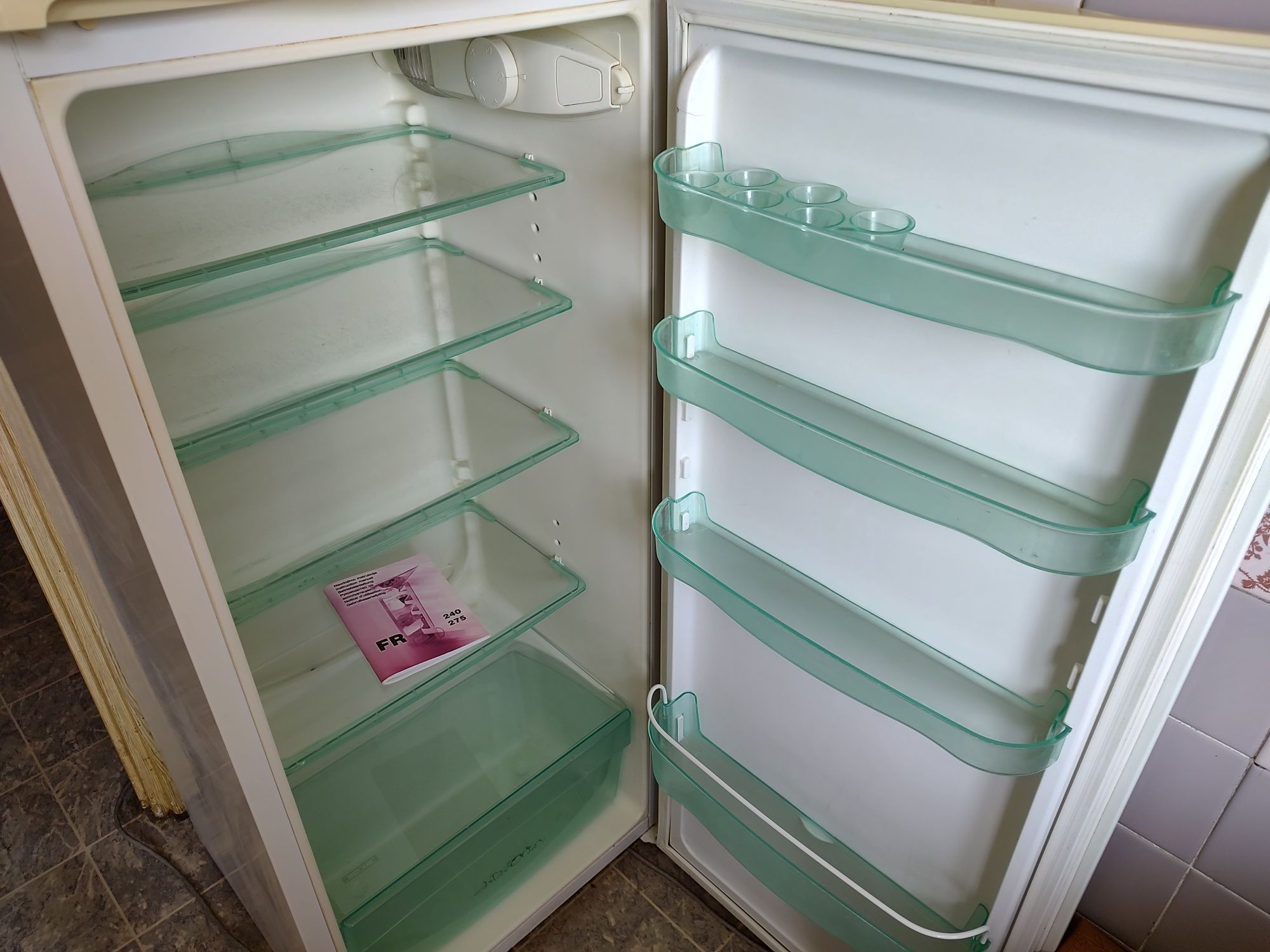 Холодильник двухкамерный Snaige FR-275