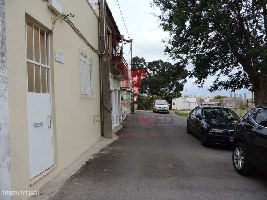 Terreno Urbano Com Benfeitorias- Baixa De Preço