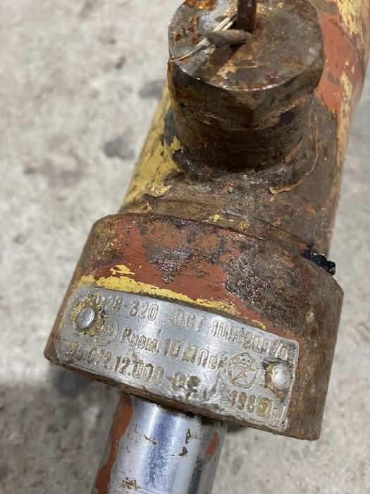 новий гідроциліндр СССР