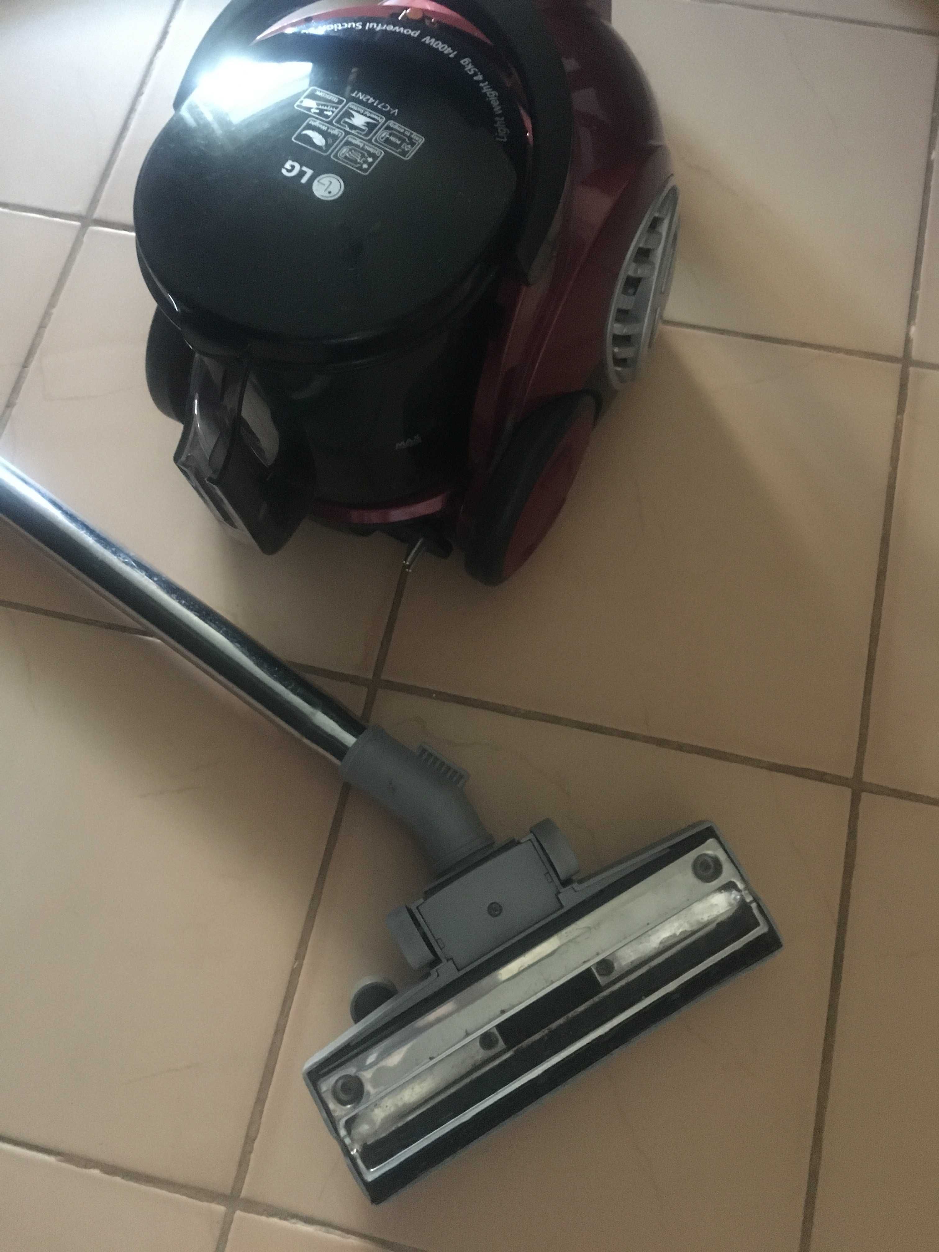 Безмешковый пылесос LG V-C 7142NT (vacuum cleaner)