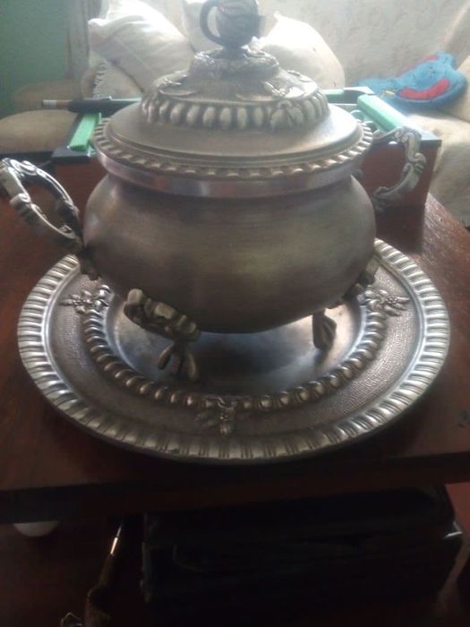 Terrina antiga- estado global nas fotografias.