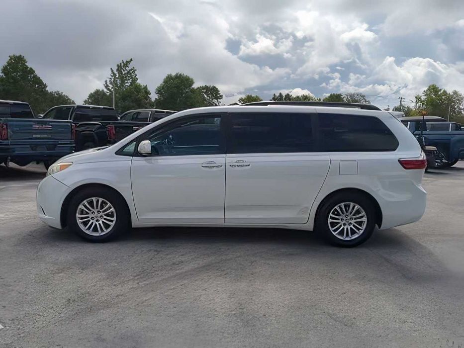 Toyota Sienna      2015