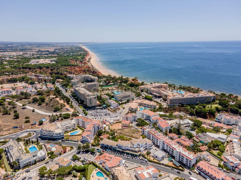 Espaço comercial com loja e cave perto das praias - Olhos de Água, Alb