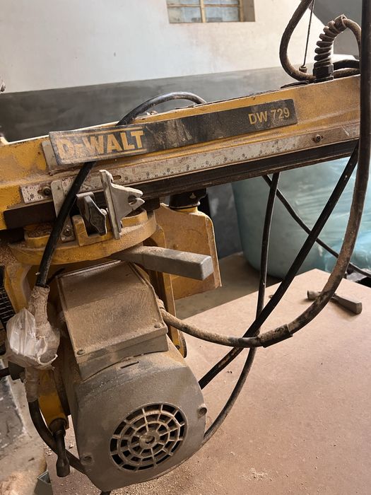 Serra radial trifásica deWalt DW798