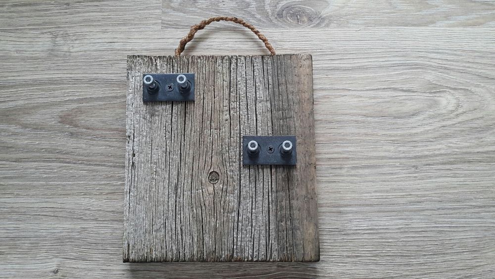 Wieszak na klucze z drewna. KEY HANGER , prezent, upominek.
